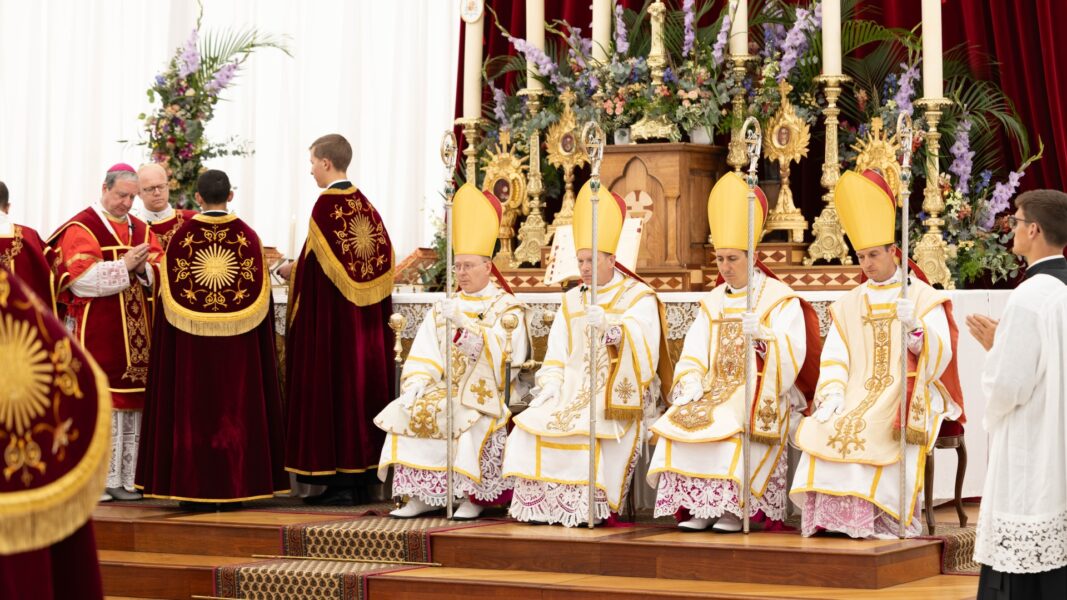 The SSPX defends the Écône consecrations and recalls that the excommunications "are not infallible"