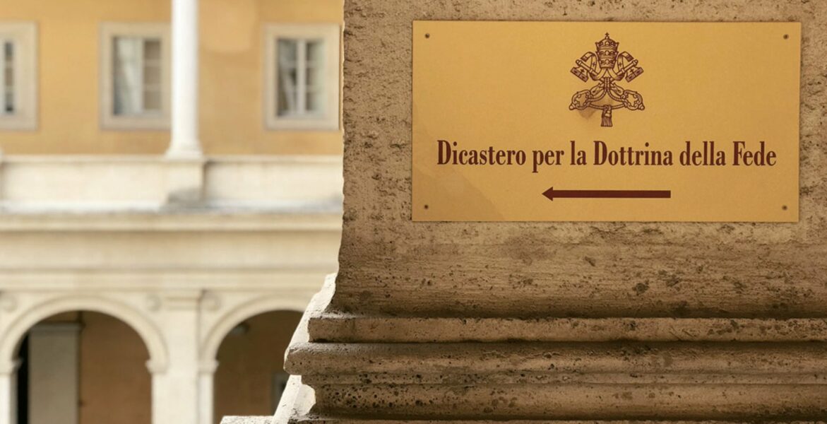 El Vaticano pide recuperar la belleza de la liturgia y las «distintas sensibilidades» de la tradición católica para transmitir la fe