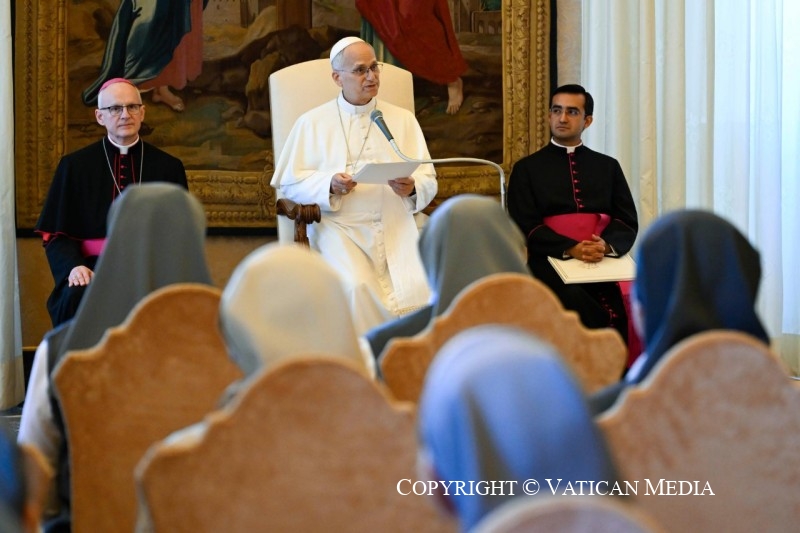 El Papa a las Hermanas de la Caridad: «Tener las raíces en Cristo significa ponerlo solo a Él en el centro de la propia existencia»