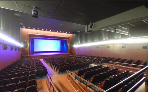 Los salesianos de Vigo alquilan su teatro a una médium para una sesión de espiritismo