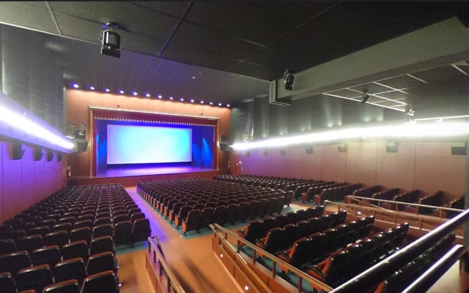 The Salesians of Vigo rent out their theater to a medium for a spiritism session