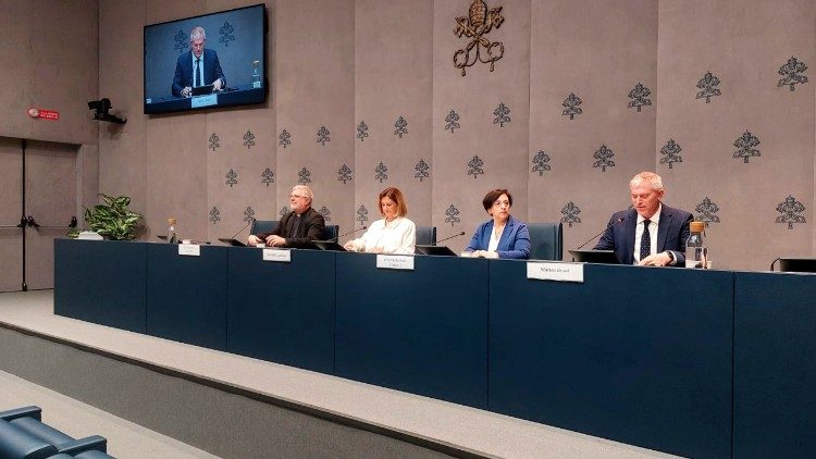 Roma se prepara para los diez años de Amoris laetitia: una «asamblea de evaluación» a puerta cerrada y con método sinodal