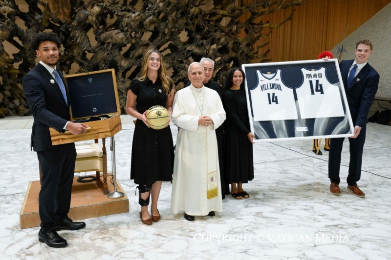 El Papa anima a los universitarios a buscar la santidad: «Dios llama a todos a ser santos»