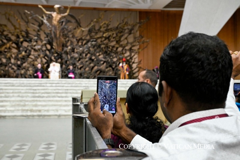 León XIV anima a los jóvenes a descubrir el matrimonio como una vocación a la santidad