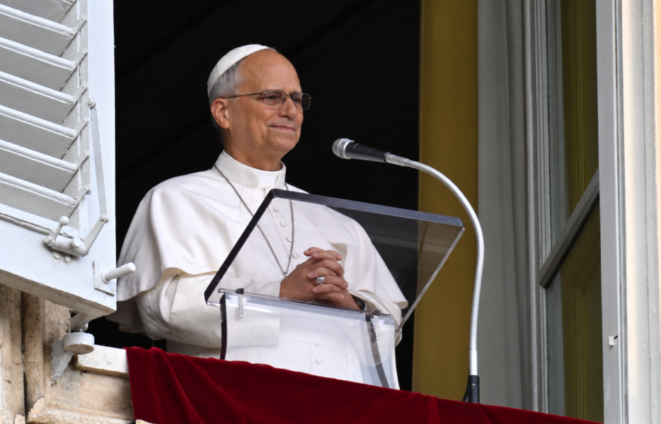 Primer Ángelus tras la operación: el Papa da las gracias y pide vivir sin doblez