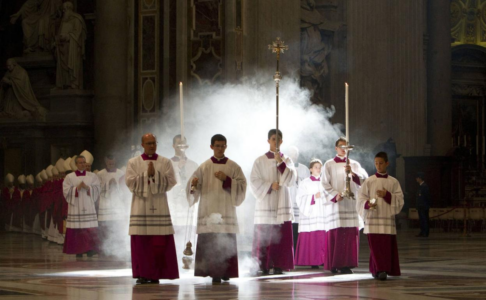 La belleza de la liturgia y la riqueza doctrinal de la Iglesia que atraen a los jóvenes de Stanford