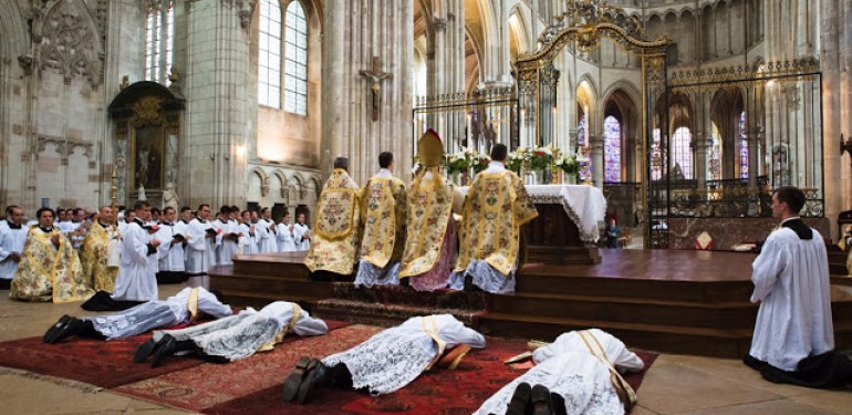 Los «tradi» conquistan Francia