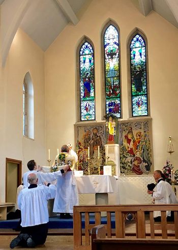 Misa cara a Dios o cara al pueblo