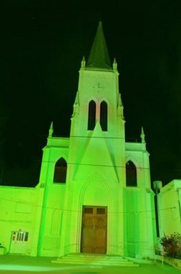 El Vaticano abre las escuelas ocurrentes, la Iglesia verde, el Papa Francisco visita el quirinal y rebelión en Nigeria