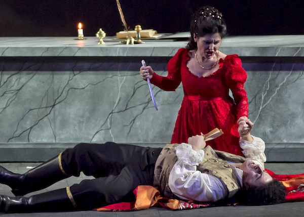 La muerte de Europa, el vaticano y los emigrantes, la tragedia del caso Charlie , la vida y la muerte y espárragos violetas para Papa Francisco