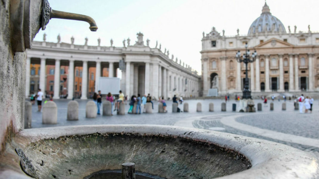 Quieren intimidar a Benedico XVI con el caso Ratisbona, el Vaticano sin fuentes y cambios de sexo.