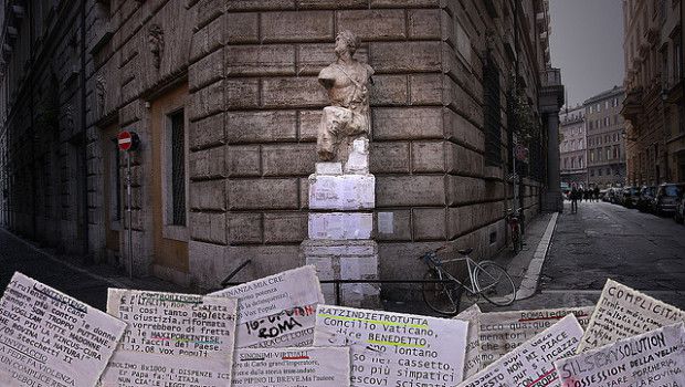 El Papa Francisco divide a la Iglesia, pasquines contra el pontífice, ser misionero tiene sentido, la cruz inoxidable.