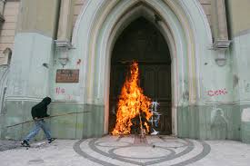 La visita de Papa Francisco a Chile: bombas en iglesias y toma de la nunciatura, la difícil América, Gianluigi Nuzzi, Pietro Orlandi y los líos italianos.