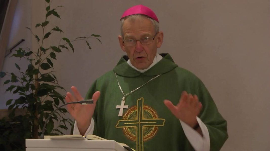 URGENTE. Monseñor Elmar Fischer se adhiere a la Profesión kazaja. El goteo es incesable… Laus Deo!