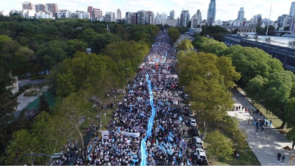 ¡Gran éxito de las multitudinarias marchas por la vida en Argentina; y otra actuación memorable de Monseñor Aguer!