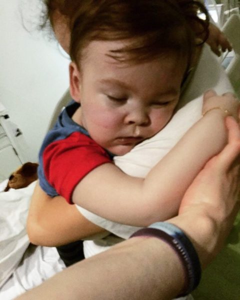 Se fortalece la alianza entre jueces y médicos para asesinar a Alfie a toda costa.