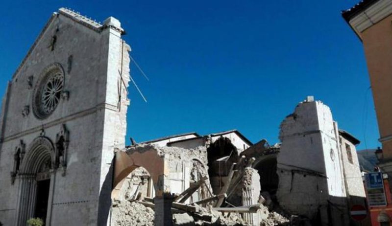 Nepotismo en la corte de Papa Francisco, otra del tribunal único, muere Tauran, el vaticano «plastic free», priorato de Norcia.