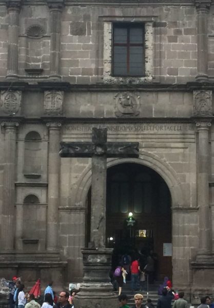 Con Papa Francisco la iglesia entra en política, jóvenes en circo Máximo, encuentro con chilenos, santas inversiones, la puerta del Cielo.