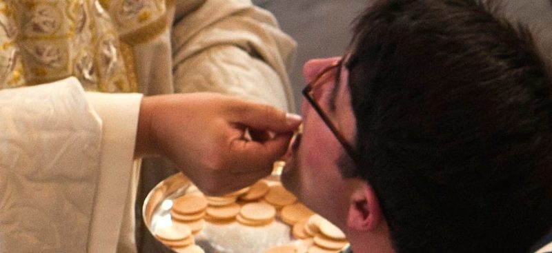 La iglesia se cae o lo que se cae no es la iglesia, mejor sin homilia, el Dios de la historia.