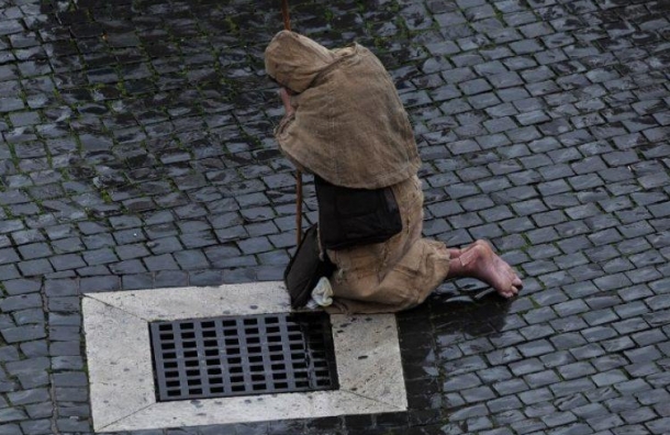 El cumpleaños de Santa María, el Viganò – Gate y el silencio Vaticano, los ex donantes americanos, cosas de inmigrantes.