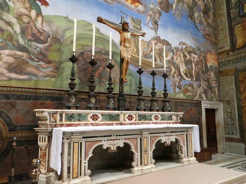 Todos oyen y nadie habla, ¿La Iglesia necesita al Vaticano?, se busca a Viganò, mirando al juicio universal.