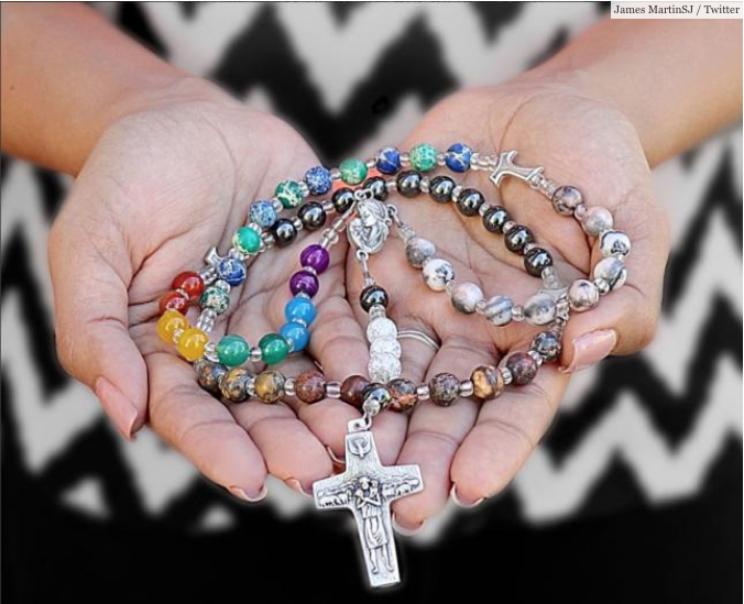 El rosario gay de James Martin y el terrible problema de la Iglesia