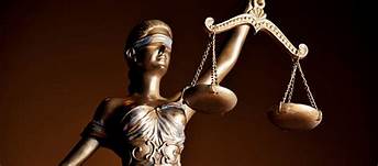 La curia de ejercicios, cesados, destituidos, encarcelados, el Vaticano se acerca a Salvini, el silencio Orlandi.