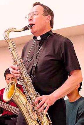 Pocas luces y muchas sombras de la deseada reforma de la Curia Romana, el expatriado Baez en Roma, las cuentas de Maradiaga.