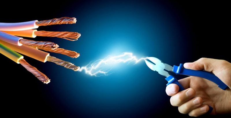 El cardenal electricista en el ministerio de interior, la pasividad de los obispos italianos, cuentas poco claras, asesinatos en Europa, endemoniado proselitismo.