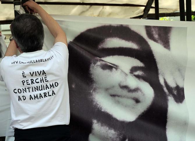 Tumbas abiertas buscando la desaparecida Orlandi, Putin visita el Vaticano, la Misa de migrantes, obispos eLeGeBeTe.