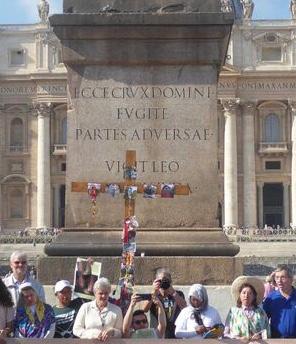 Esta es la Cruz del Señor huid fuerzas del caos, el Papa Francisco y el fin del sínodo, los dineros abortistas, ¡agua a las cuerdas! en el Vaticano.