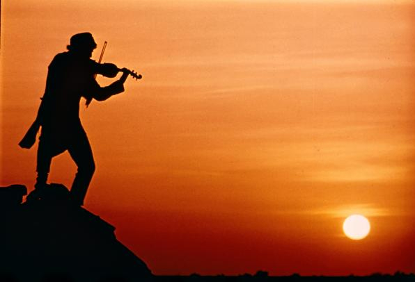 Las entrevistas al Papa Francisco, inapropiado en tiempos de peste, Urbi et orbi desde el Vaticano vacío, el cura en el tejado.