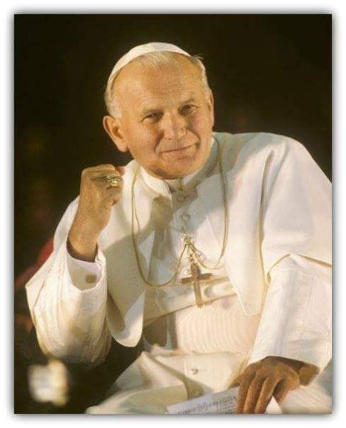 La familia arco iris del Papa Francisco, las empresas fantasma de las señoras del Vaticano, gozos y sombras de Parolin, Juan Pablo el Santo Grande.