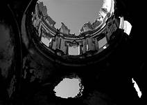 Las grietas en San Pedro y en el Capitolio, malos tiempos para la comunicación del Vaticano y sus tribunales, las redes italianas.