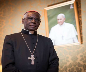 Exclusivo. El cardenal Sarah pide al Papa que revoque la prohibición de las Misas “individuales” en San Pedro