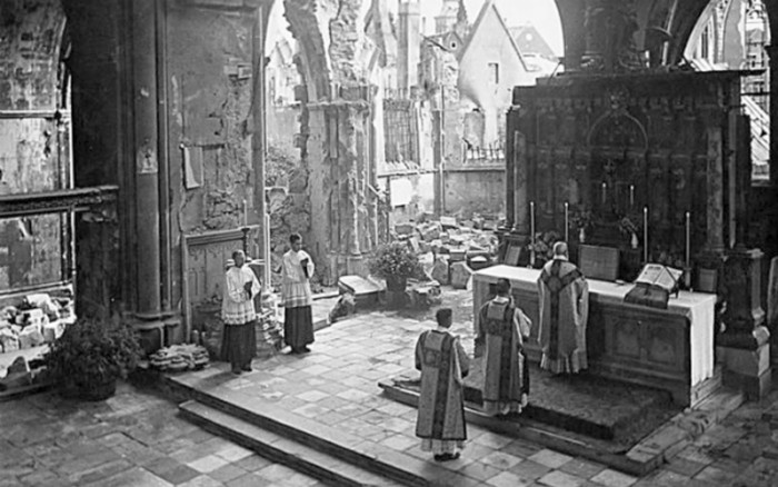 Celebrar de espaldas a Dios, el cisma del Papa Francisco ¿se acerca?, la iglesia rica para los ricos, Bianchi, España se suicida.