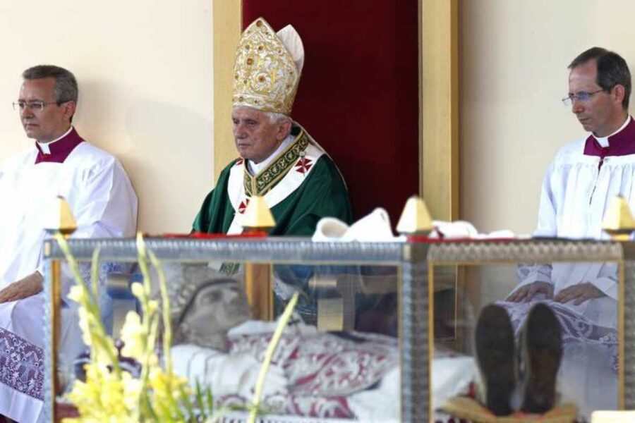 El Papa Francisco SJ,  San Juan Pablo II y el KGB, los mercaderes del Vaticano, San Pedro Celestino V.