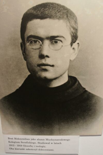 Kolbe y la masonería, ¿el Papa Francisco desgarra la iglesia?, en el Vaticano no se come sin vacuna, el doce far niente.