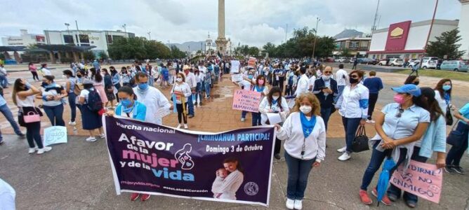 La jerarquía católica se quedó en los templos