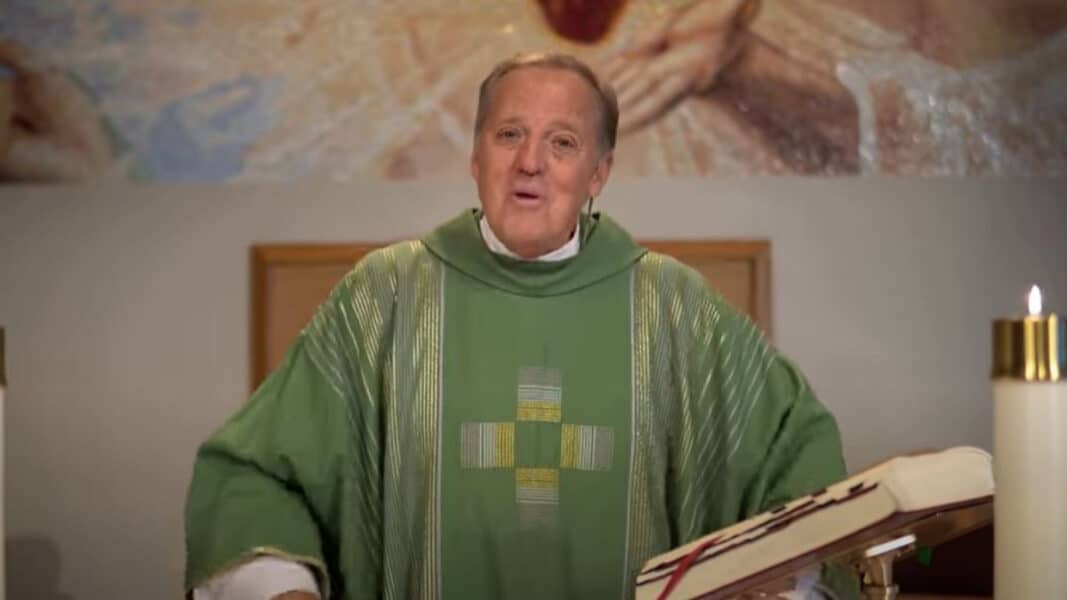 Un obispo prohíbe la misa ‘ad orientem’; mientras, en su misma diócesis…