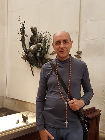 Necesitamos sacerdotes santos, la secta del apóstol Martin SJ., los 112 géneros, el Papa Francisco ¿valiente?, los ritos tristes, jabalíes en Vaticano.