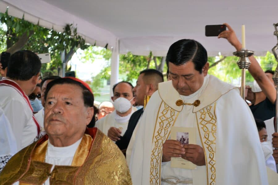 Cardenal Norberto Rivera Carrera: reaparece con políticos