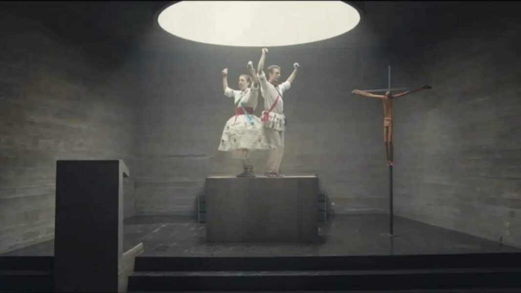 El Papa Francisco y sus confusiones, el trabajo de las embarazadas, Xi Jinping, la Kirchner, la armas justas, misa en bicicleta y bailes sagrados.