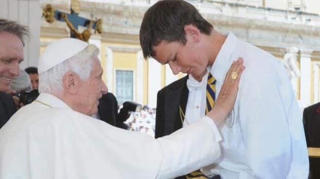 Maniobras en el Vaticano: entre la política del Papa Francisco y la Fe del Papa Benedicto, los católicos ‘normales’, el futuro del padre Georg, la ética AI.