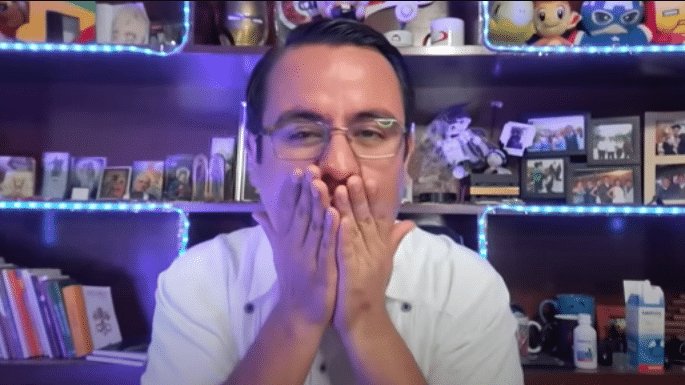 La súbita renuncia de un paulino. ¿Por qué colgó la sotana el youtuber Esteban Moreno?