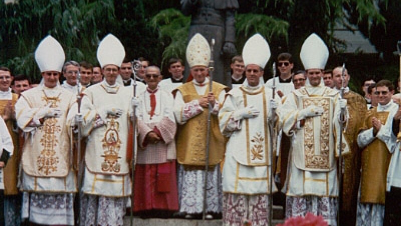 Bernard Tissier, Richard Williamson, Bernard Fellay, Alfonso de Galarreta. Consagrados