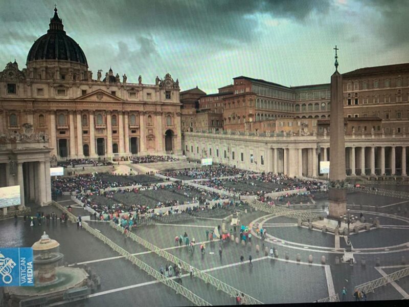 Goteras en San Pedro; ni mujeres curas, ni curas casados; ¿El Papa Francisco teme a la muerte?, la caída de Spadaro SJ, Mama Antula, reaparece Xuereb, ‘Trabaja con nosotros’.