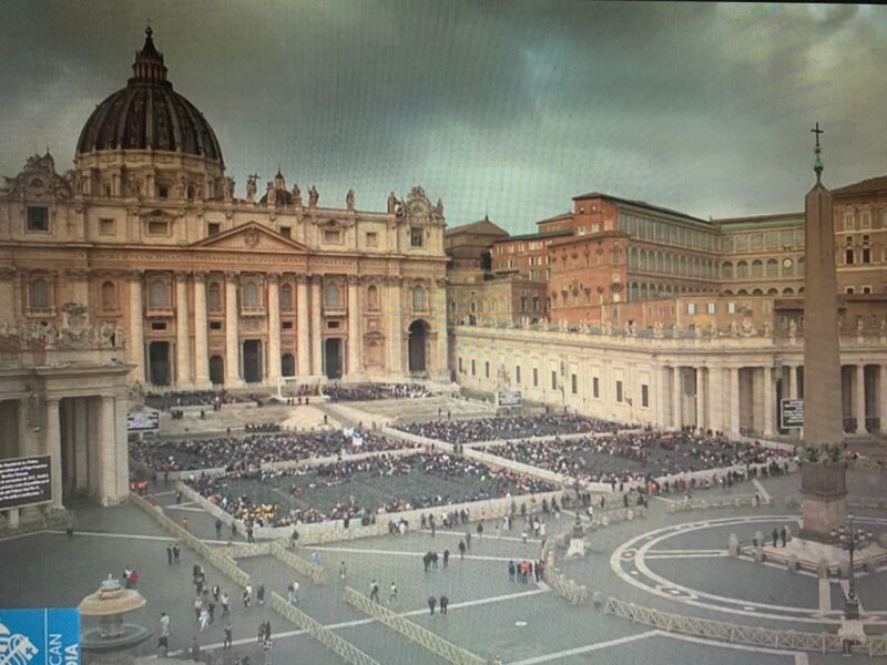 ¿Una ‘doctrina de la fe’ fake?, ¿adios al latín?, ¿caminar hacia atrás?, ¿Strickland y los macarristas?,  ¿el Papa Francisco en Argentina?, ¿el Vaticano medieval?