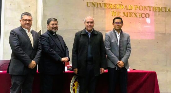 En Universidad Pontificia presentan reporte sobre cultura digital y familia en México