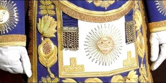 La cara de bacalao, hacia donde vamos, los masones (incluso obispos) excluidos de la comunión,  el Papa Francisco y sus curas, cosas del novus ordo.